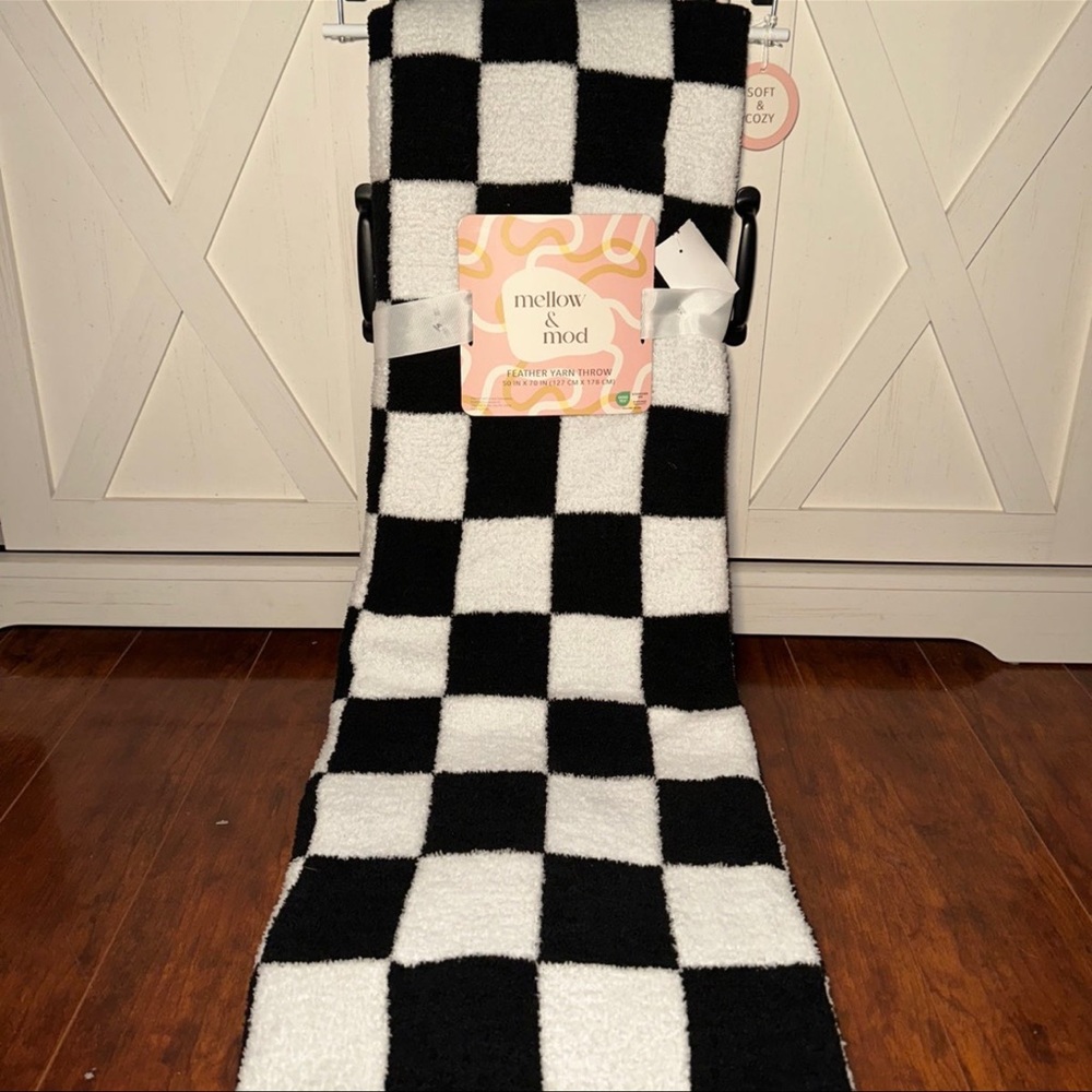 Black & White Checkered Throw Blanket